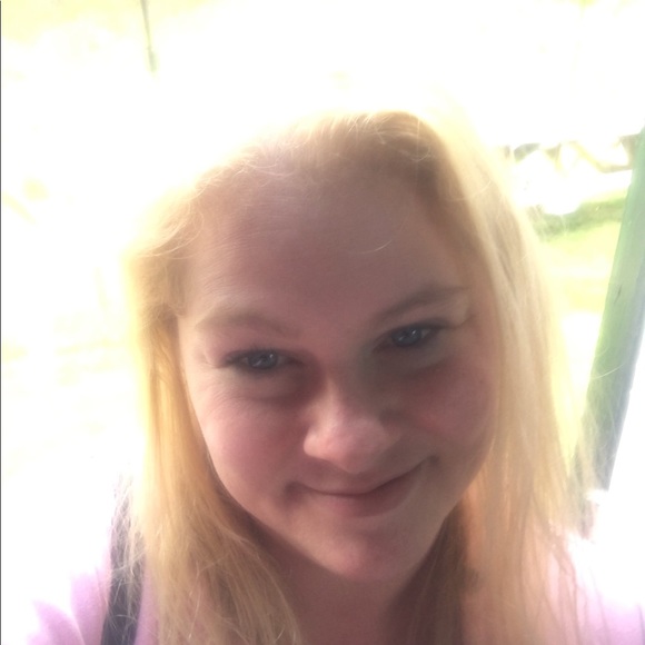 Meet your Posher, Tara - Picture 1 of 1